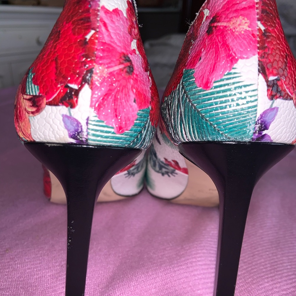 Heels - Picture 4 of 4
